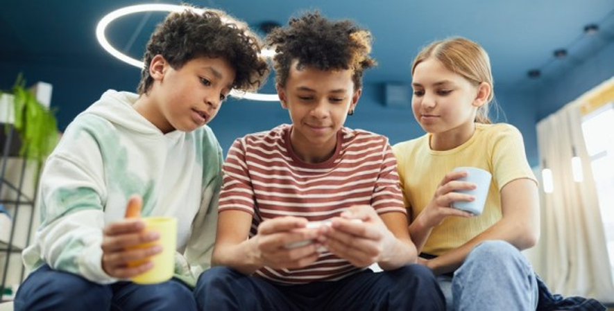 Inilah Keuntungan Bermain Game Mobile Online Bagi Anak-Anak_Alasan Adanya Keuntungan Bermain Game Mobile untuk Anak-Anak